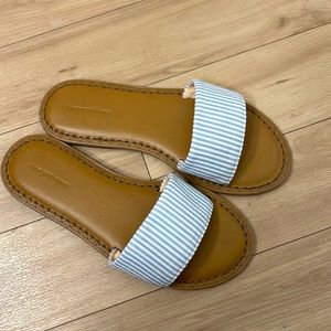 NWOT Vineyard Vines Seersucker Sandals
